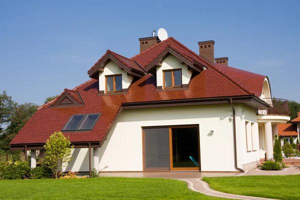 Trusted Roofing and Siding Contractor Near You: What to Expect